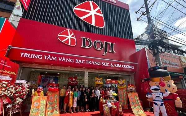 DOJI là thương hiệu luôn nằm trong top đầu trong lĩnh vực kinh doanh vàng bạc, đá quý và chế tác trang sức