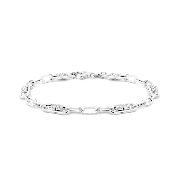 Với chất liệu chế tác từ vàng trắng đính kèm đá CZ, sản phẩm thích hợp để mang trong những buổi tiệc, sự kiện quan trọng