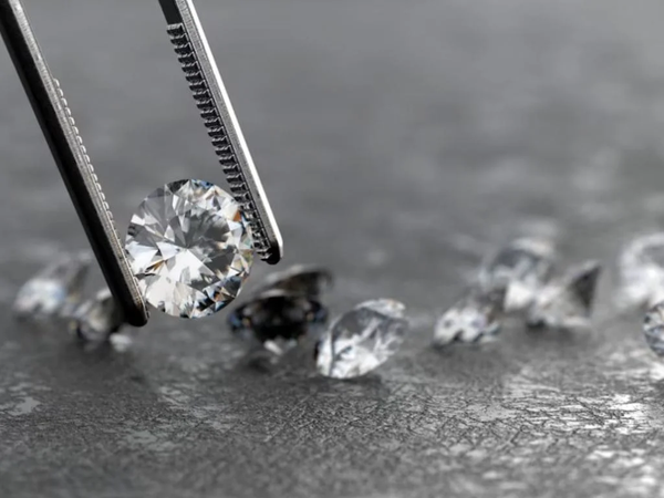 image1_7f3705c6e6294de08d130a166071a653_grande Giá kim cương 6 ly phụ thuộc vào nhiều yếu tố như trọng lượng, giác cắt, màu sắc, độ tinh khiết và sở hữu giấy chứng nhận