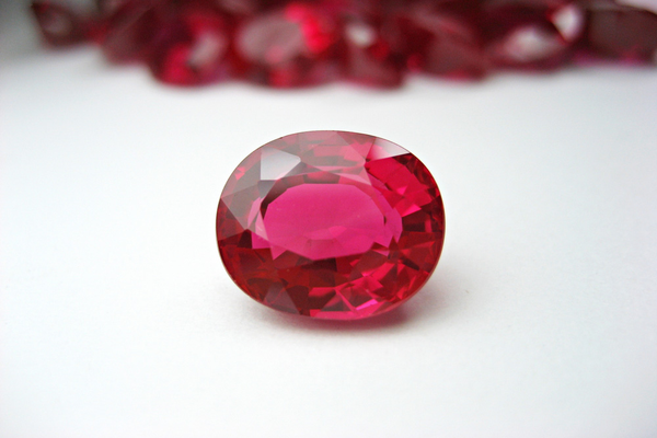 Ruby đỏ huyết bồ câu có sắc đỏ thuần, giá trị cực cao