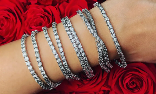 Lựa chọn vòng tay phù hợp sẽ giúp món quà thêm ý nghĩa, thể hiện sự tinh tế và quan tâm dành cho người nhận