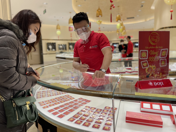 Tránh mua vàng theo xu hướng đám đông, hãy tích lũy theo từng giai đoạn để giảm thiểu rủi ro